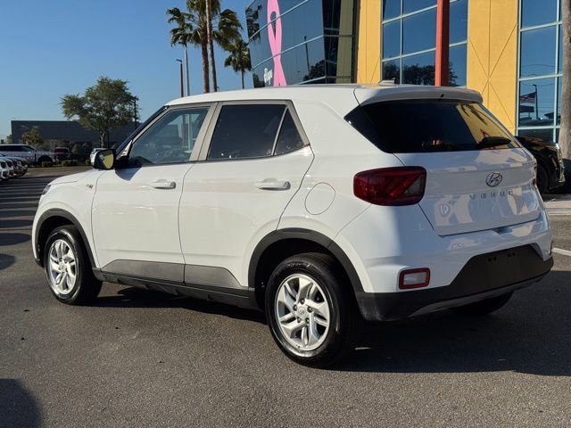 Used 2025 Hyundai Venue SE image 3