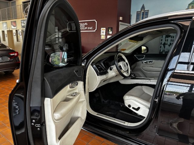 Used 2020 Volvo XC90 T5 Momentum w/ Protection Package Premier FWD image 16