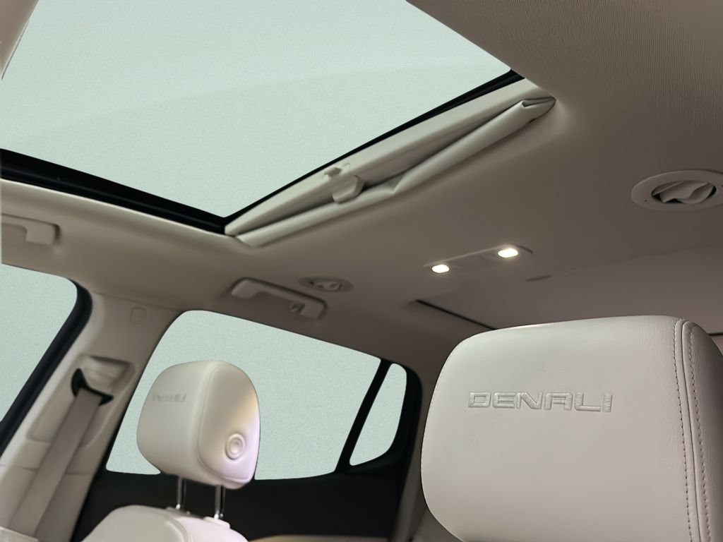 Used 2020 GMC Acadia Denali w/ LPO, 'HIT The Road' Package AWD/4WD image 15