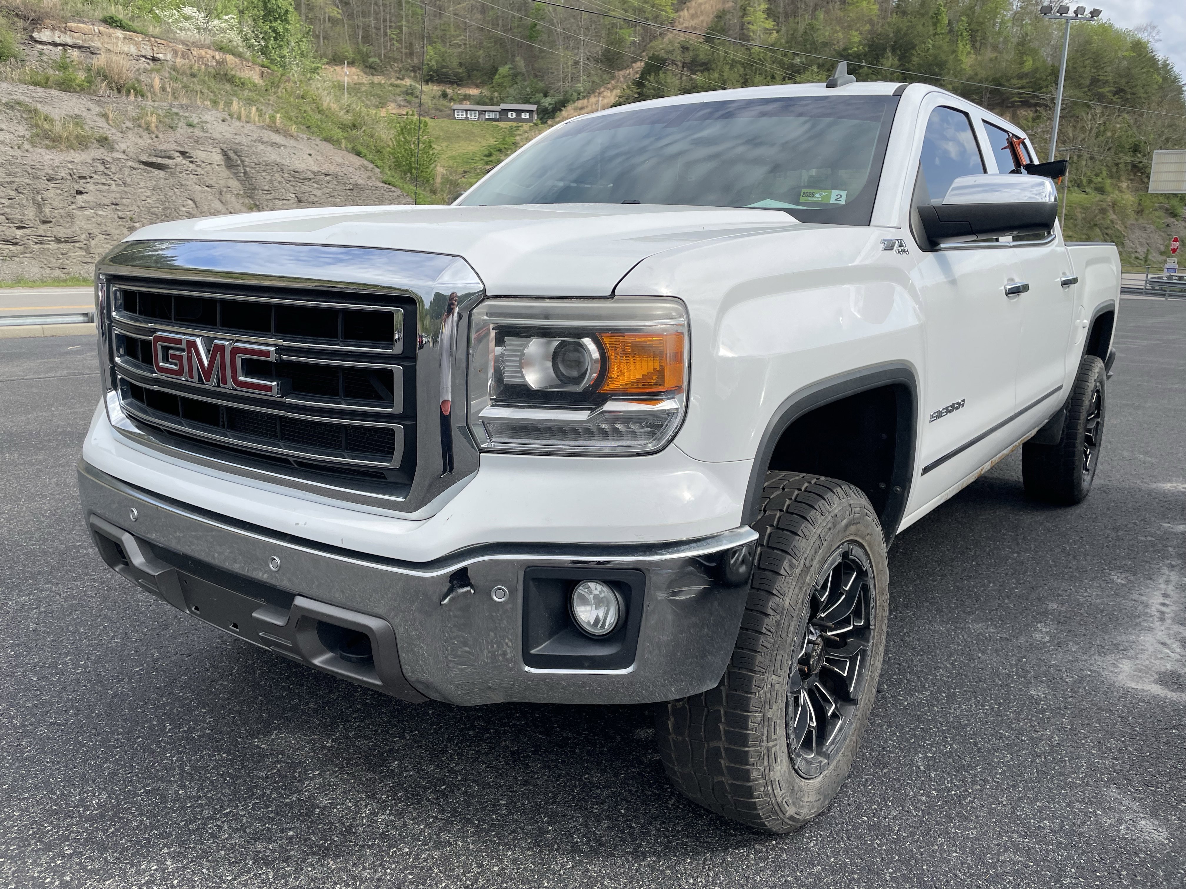 Used 2015 GMC Sierra 1500 SLT w/ SLT Crew Cab Value Package AWD/4WD image 5