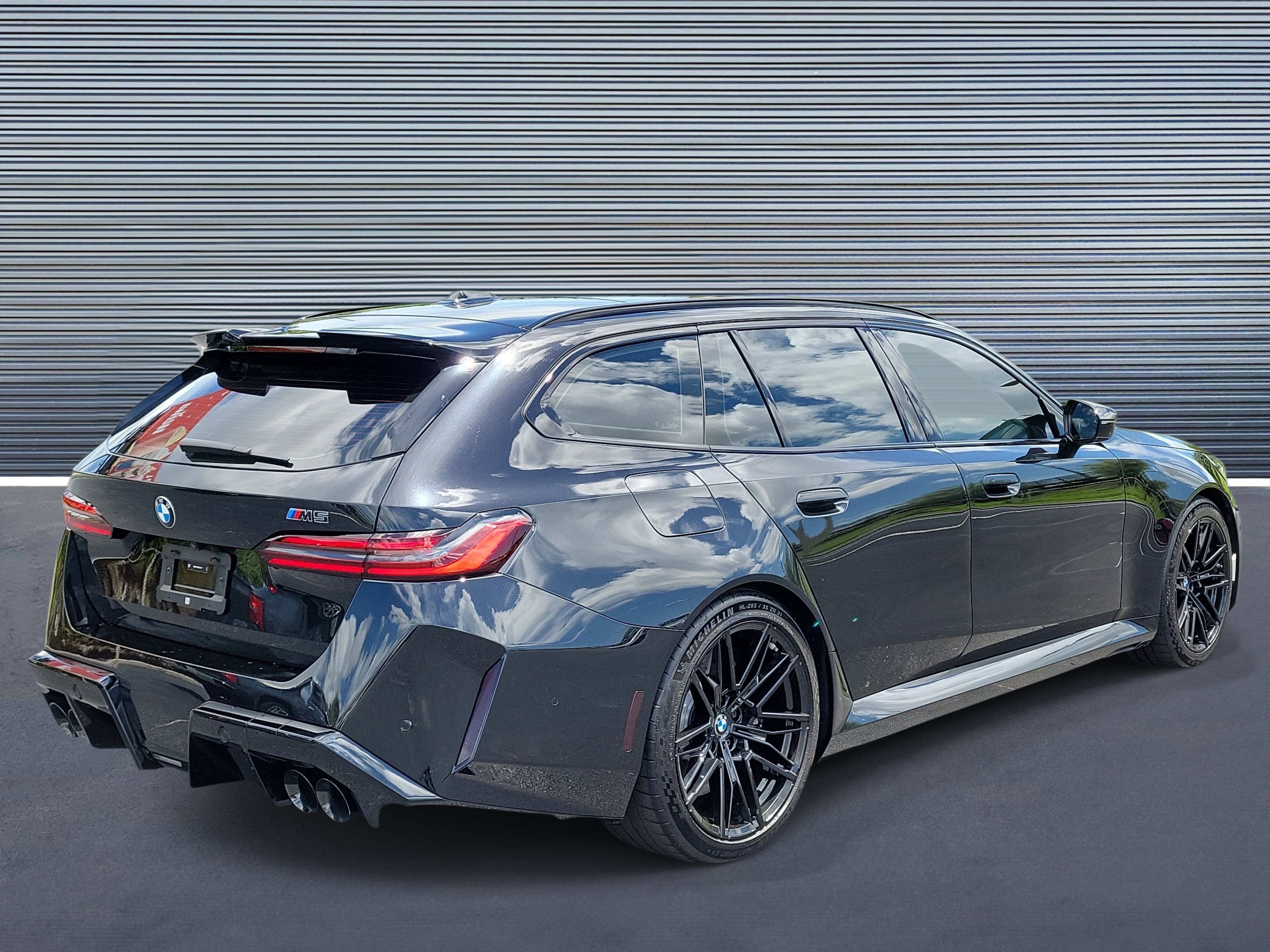 Used 2025 BMW M5 Touring AWD/4WD image 3