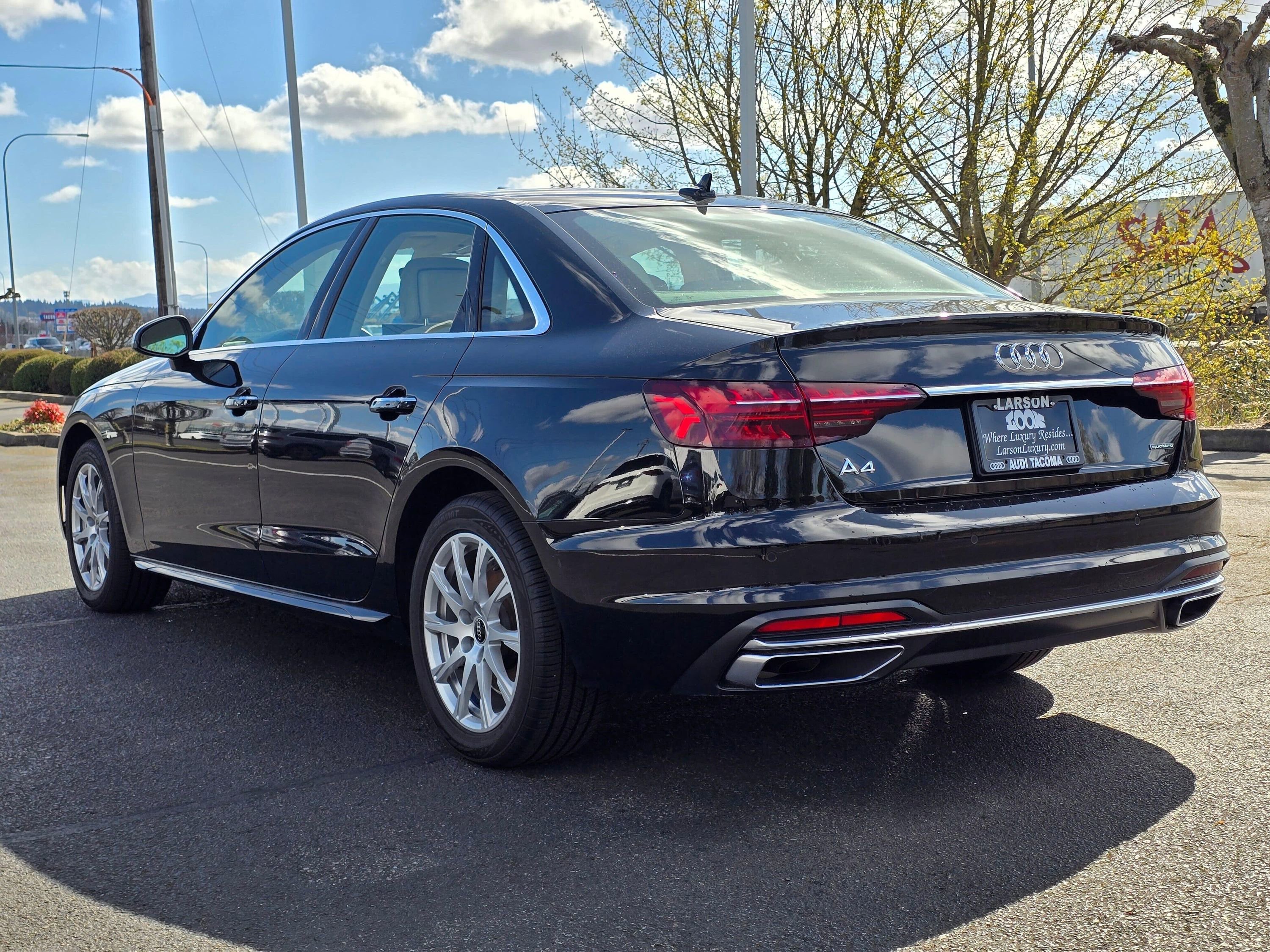 Used 2023 Audi A4 2.0T Premium w/ Convenience Package image 4