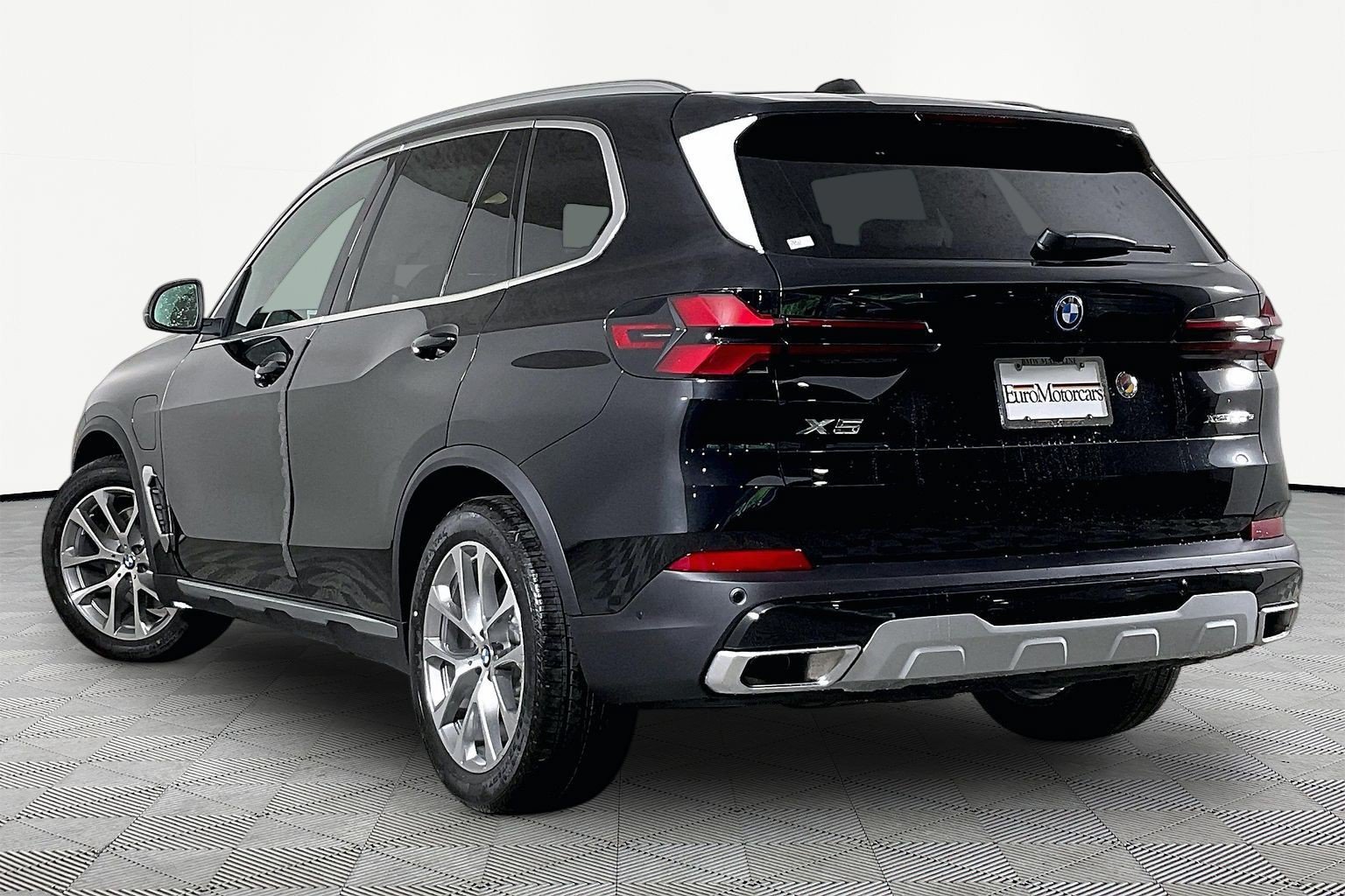 New 2026 BMW X5 xDrive50e w/ Premium Package AWD/4WD image 4