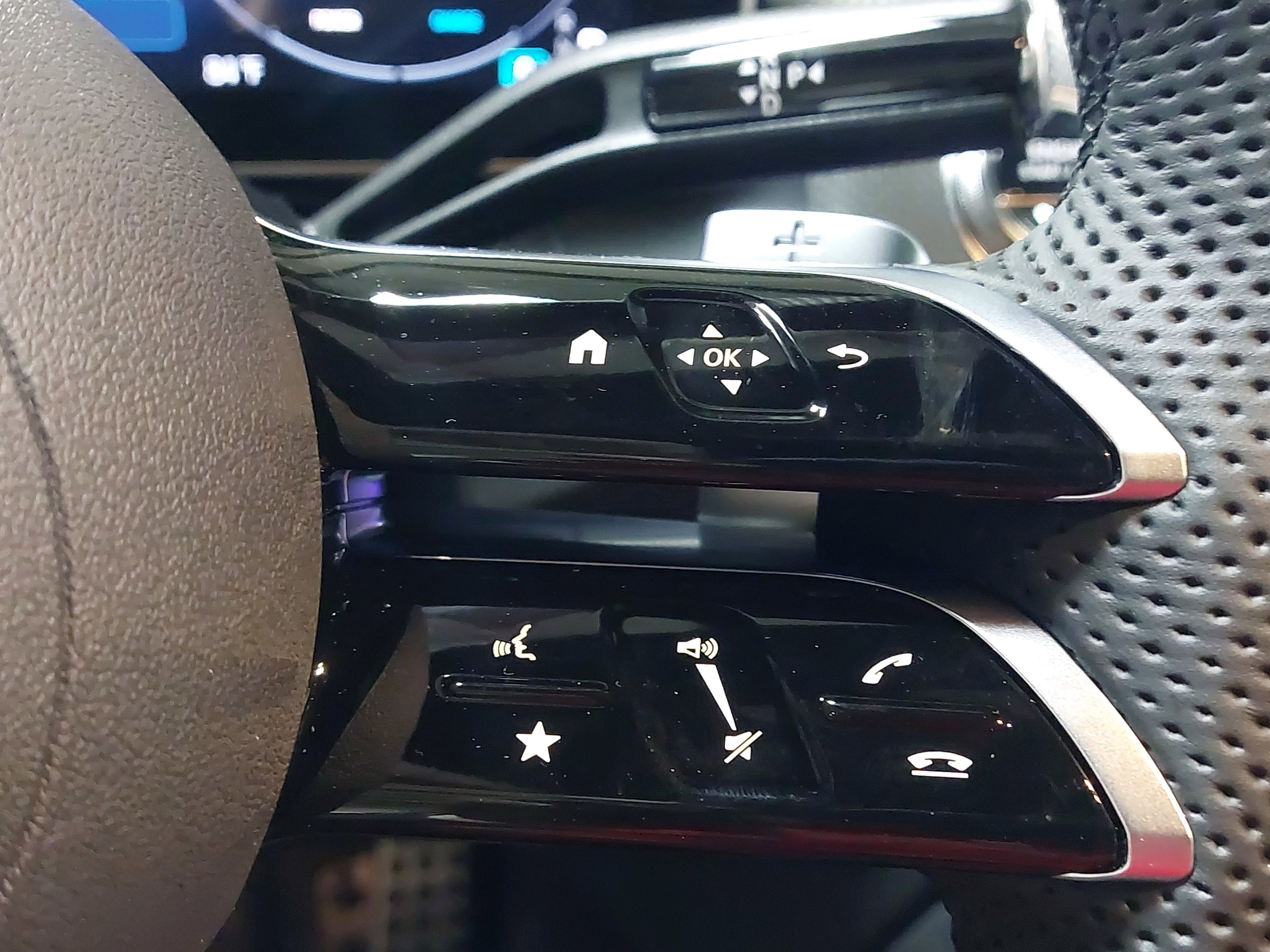 Used 2025 Mercedes-Benz GLC 300 4MATIC image 19