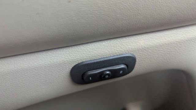 Used 2011 Jeep Grand Cherokee Limited image 33