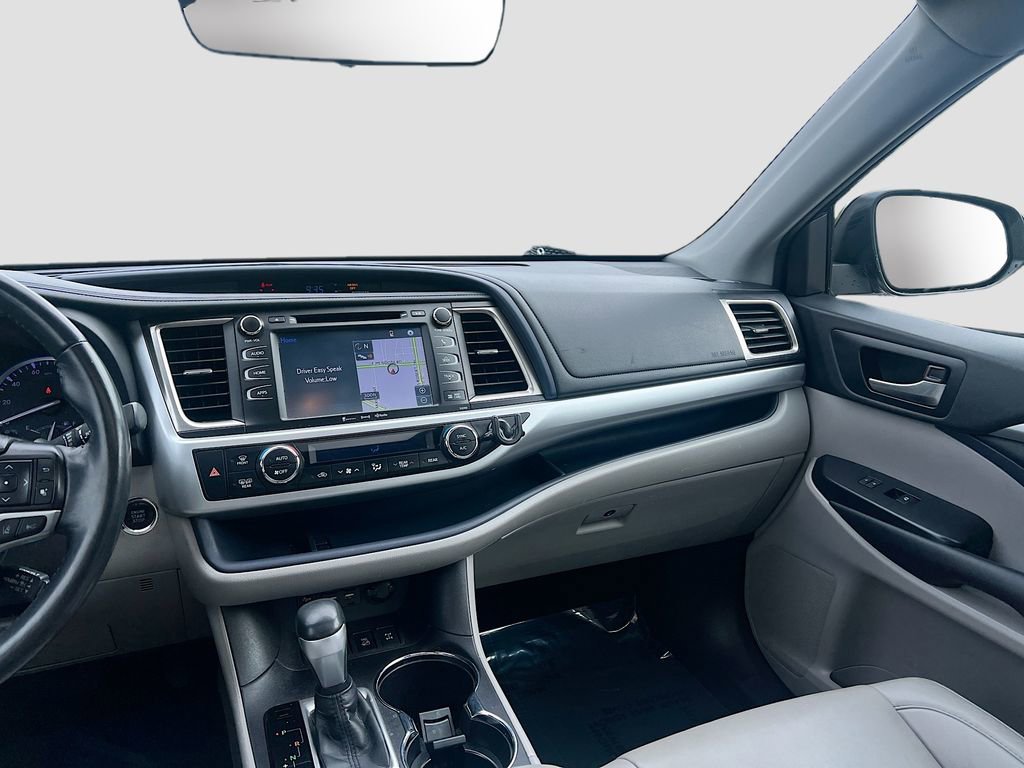 Used 2019 Toyota Highlander XLE AWD/4WD image 26