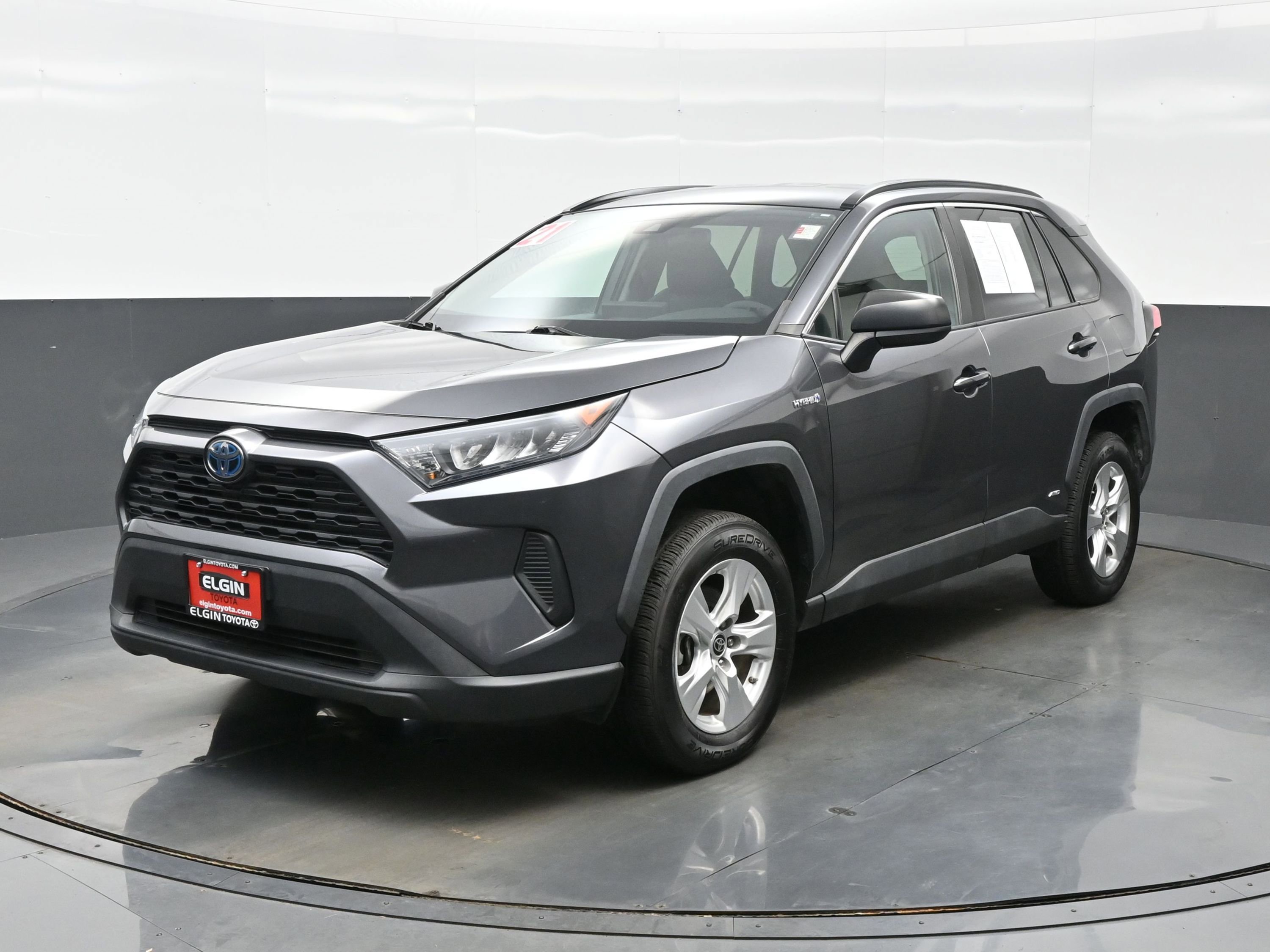 Used 2021 Toyota RAV4 LE AWD/4WD image 2