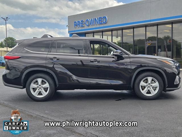 Used 2021 Toyota Highlander L FWD image 2