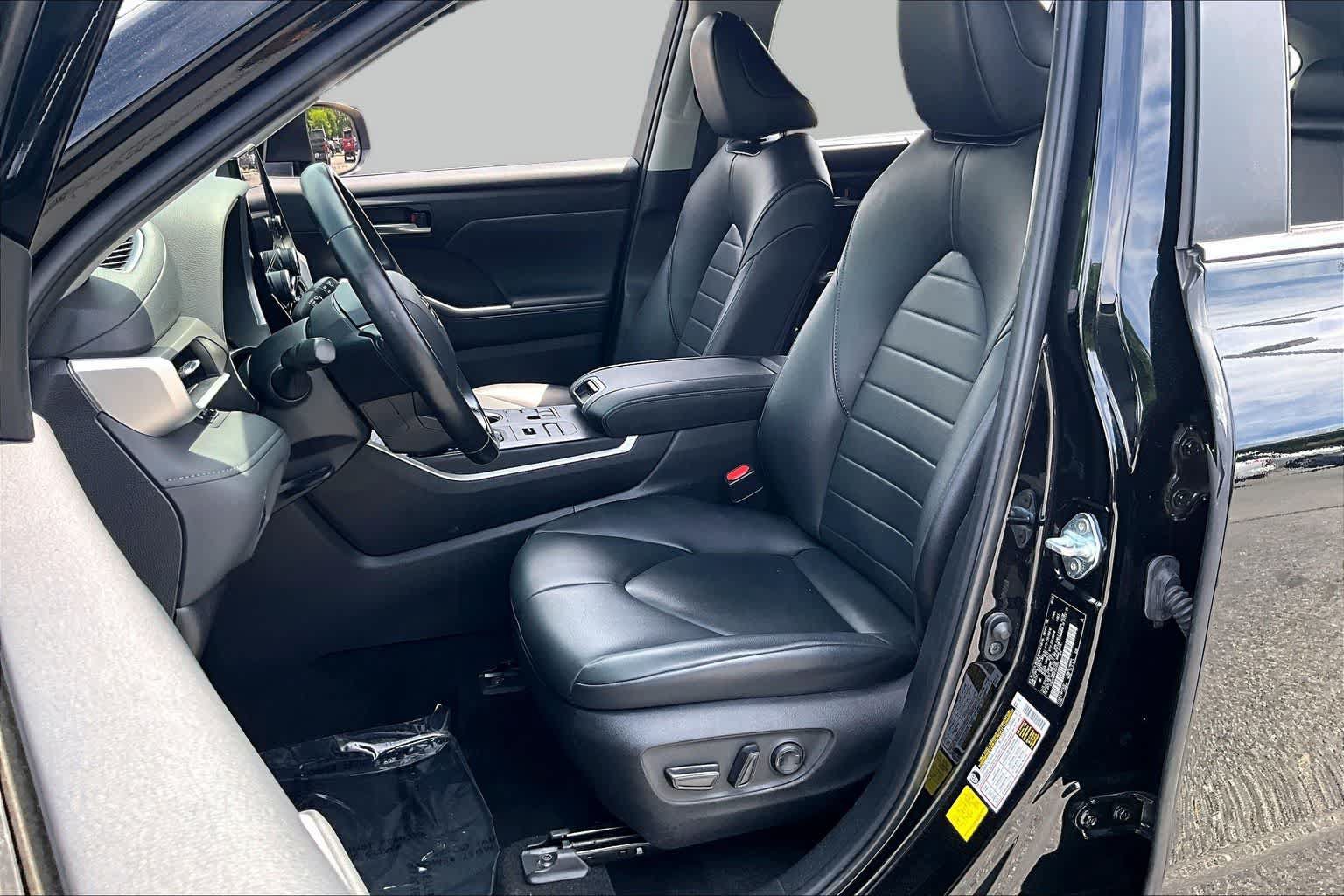 Used 2023 Toyota Highlander XLE AWD/4WD image 8