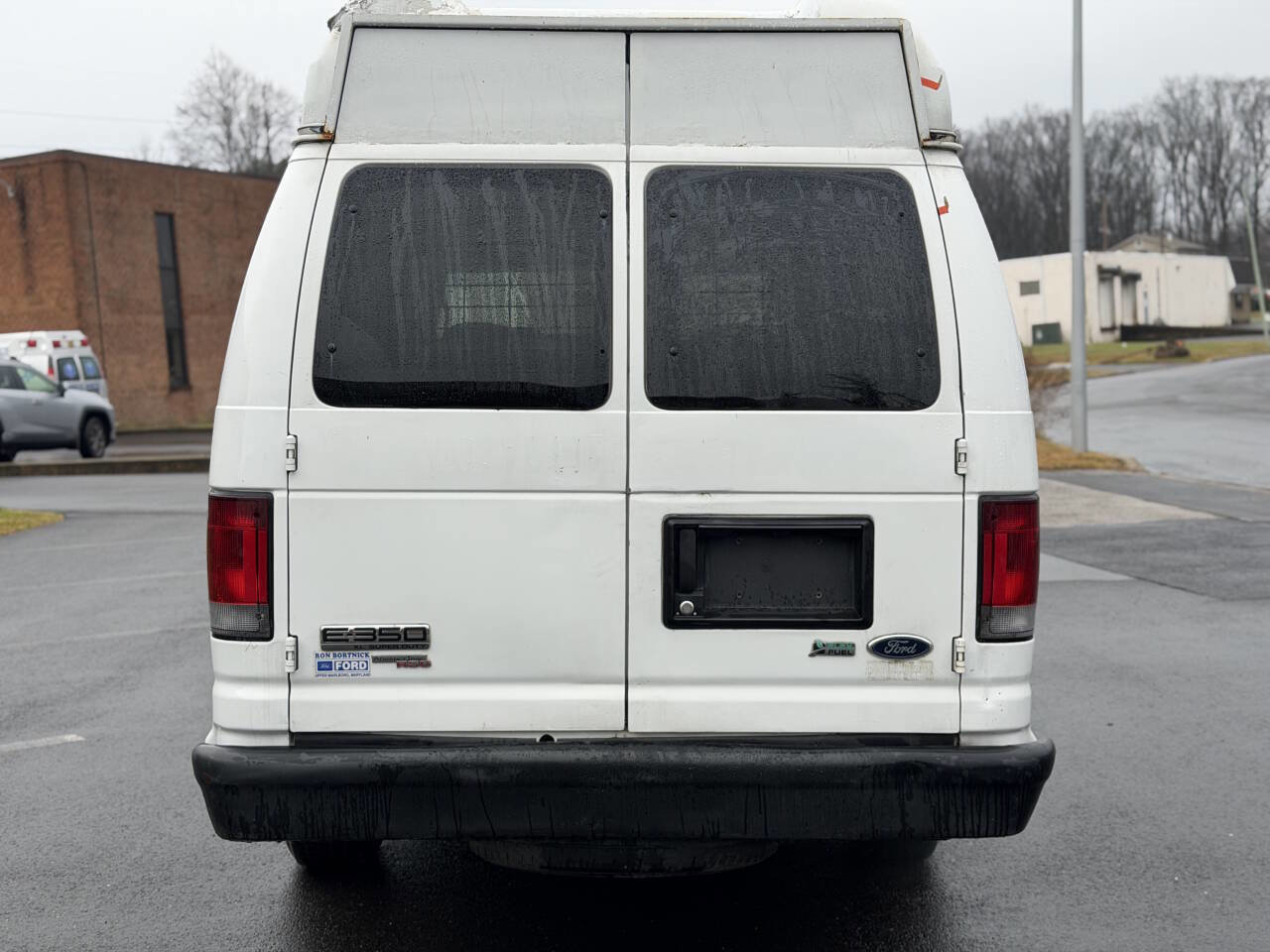 Used 2010 Ford E-350 and Econoline 350 XLT image 9