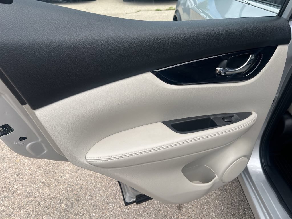 Used 2018 Nissan Rogue Sport SL w/ SL Premium Package AWD/4WD image 11