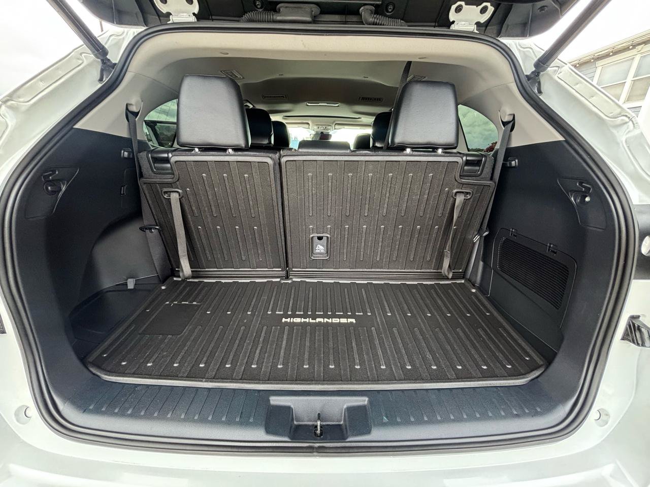 Used 2022 Toyota Highlander XLE AWD/4WD image 31