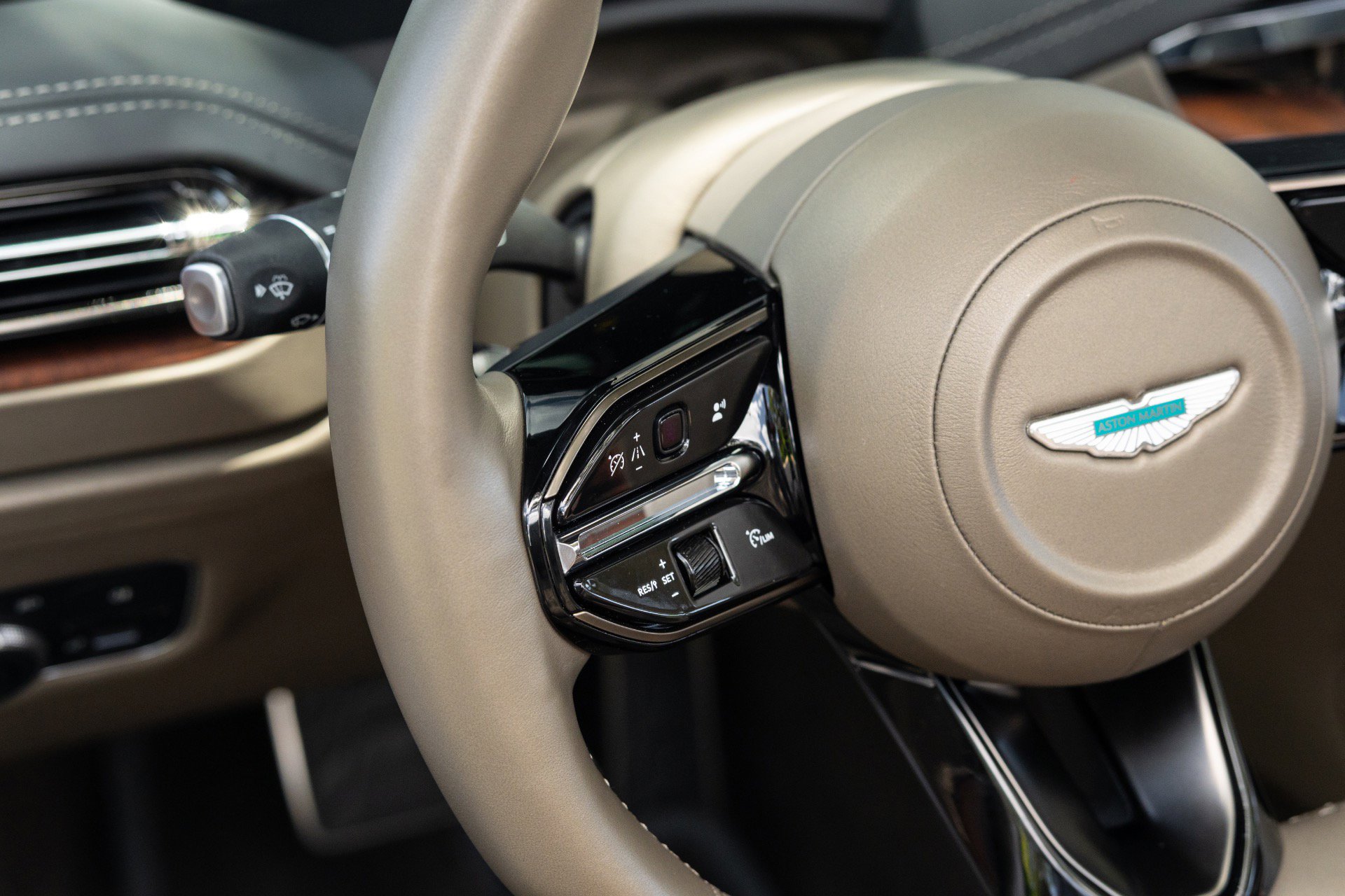 Used 2024 Aston Martin DB12 Convertible RWD image 35