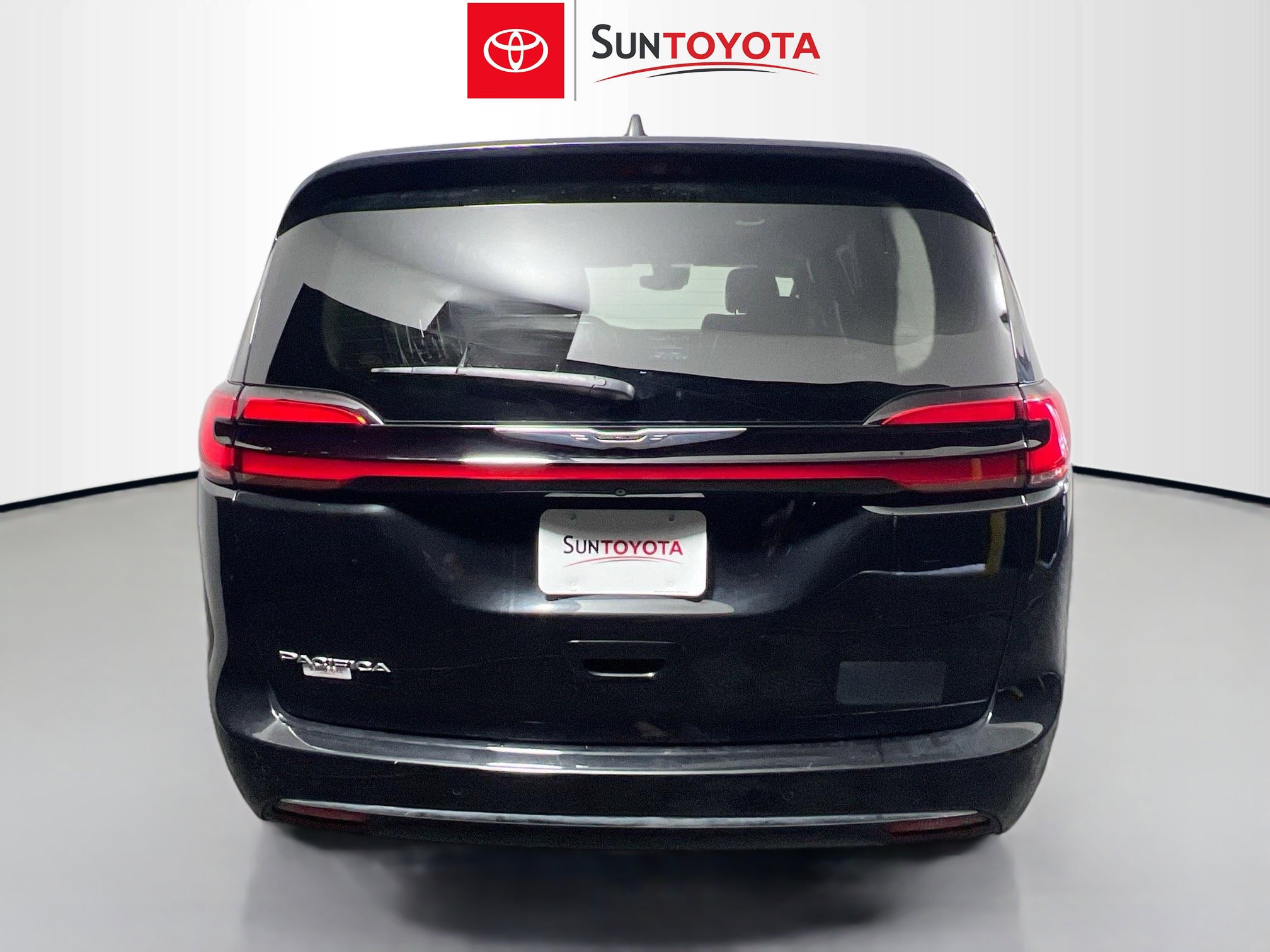 Used 2023 Chrysler Pacifica Touring-L FWD image 5