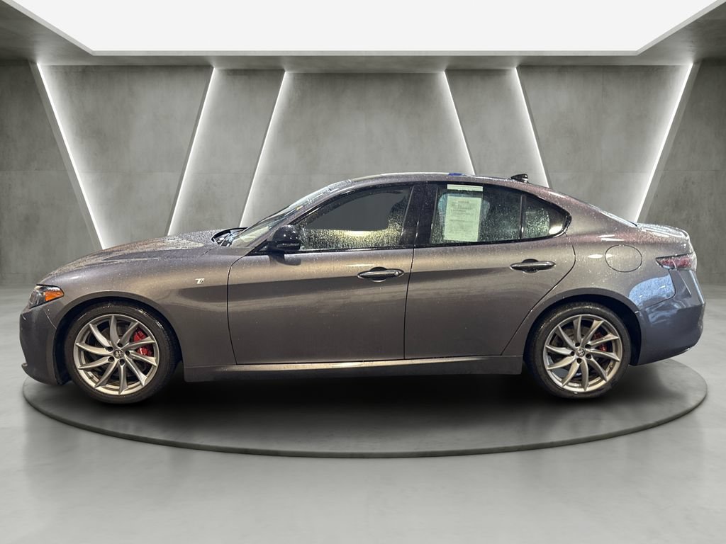 Used 2024 Alfa Romeo Giulia Ti RWD image 4