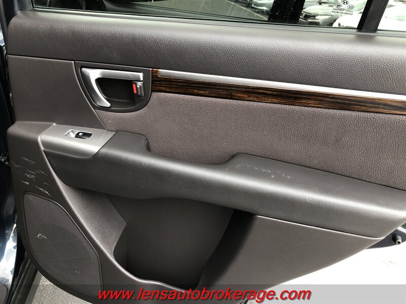 Used 2010 Hyundai Santa Fe SE FWD image 19