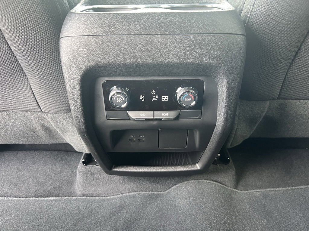 New 2025 Chevrolet Traverse LT image 30