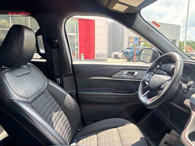 Used 2025 Ford Explorer ST-Line w/ ST-Line Street Pack AWD/4WD image 10