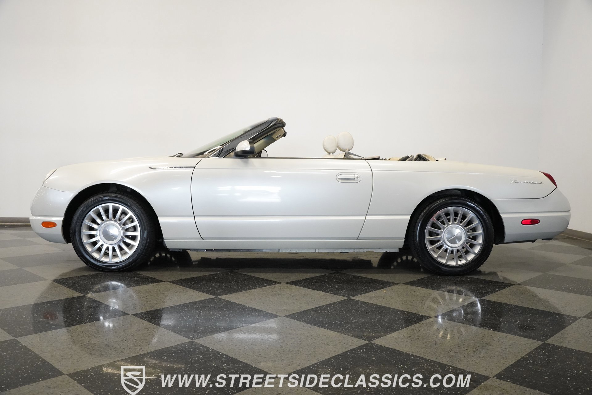 Used 2005 Ford Thunderbird 50th Anniversary image 2