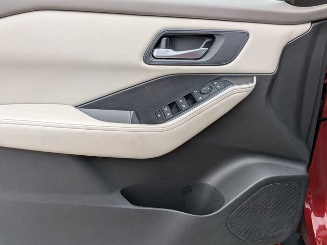 Used 2025 Nissan Rogue SV FWD image 14