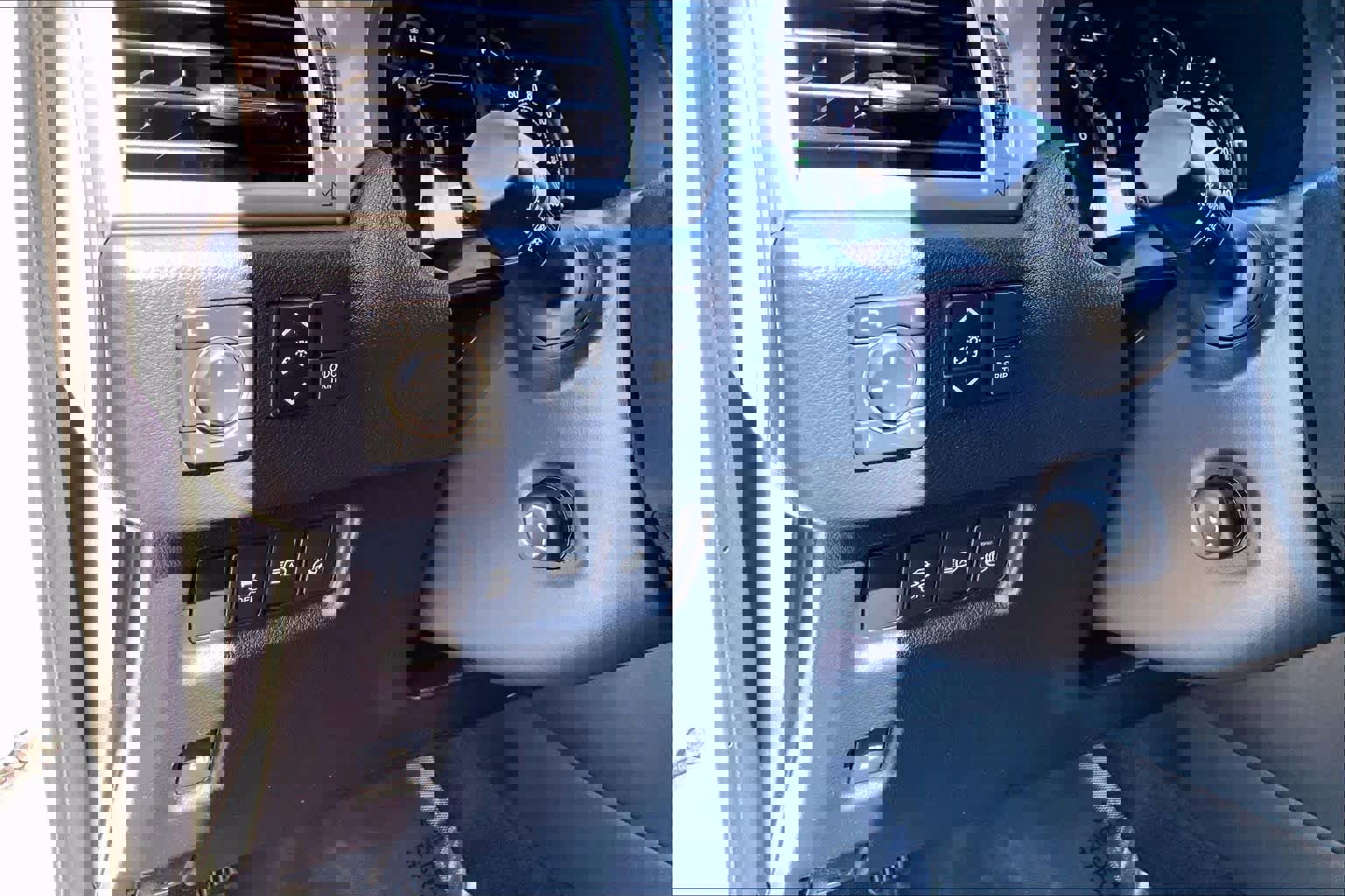 Used 2023 Lexus GX 460 Premium w/ Accessory Package image 36