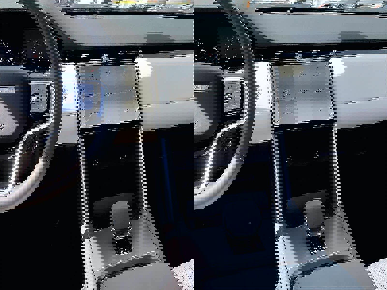 Used 2025 Land Rover Discovery Sport S image 8