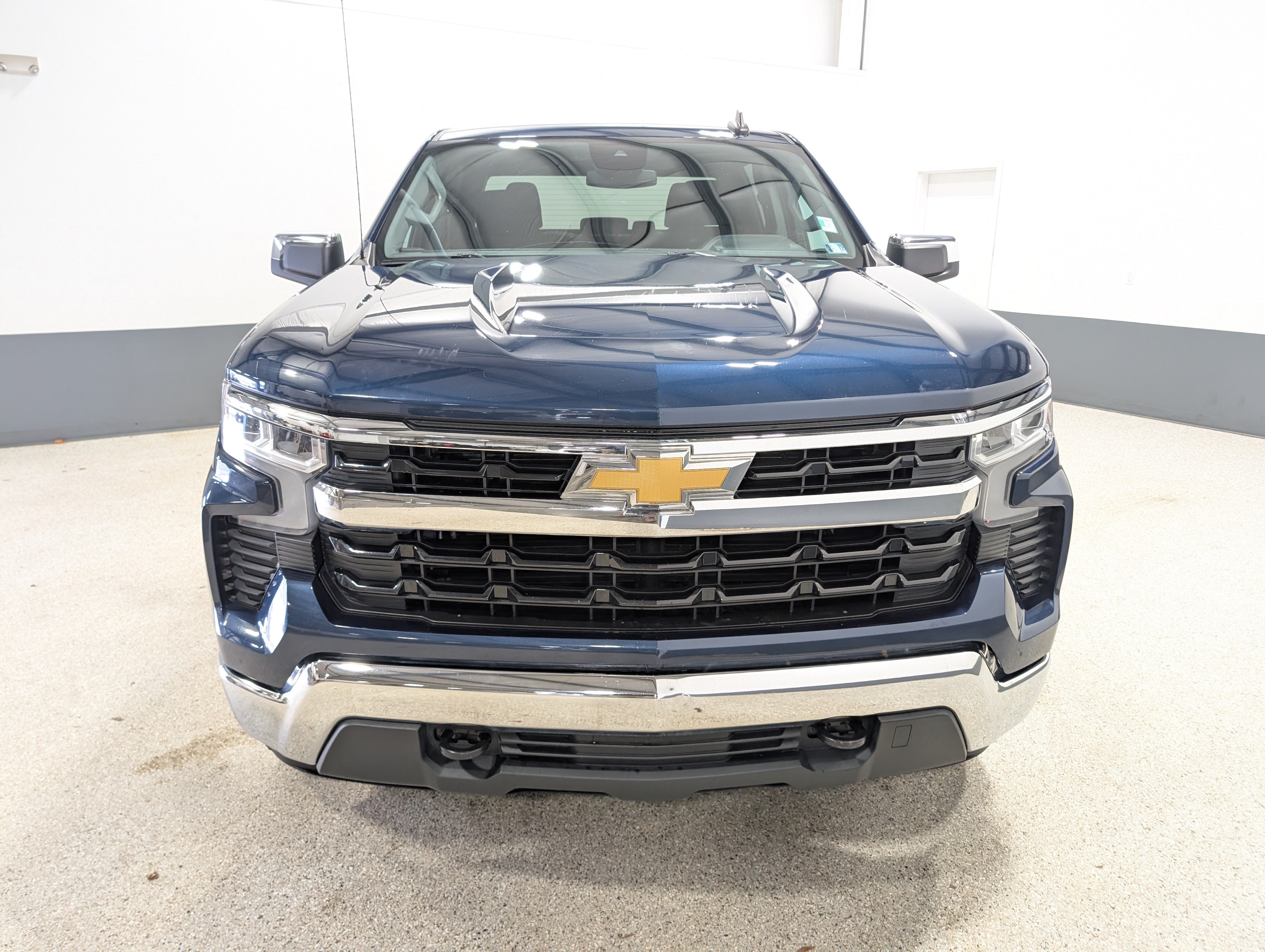 Used 2022 Chevrolet Silverado 1500 LT AWD/4WD image 8