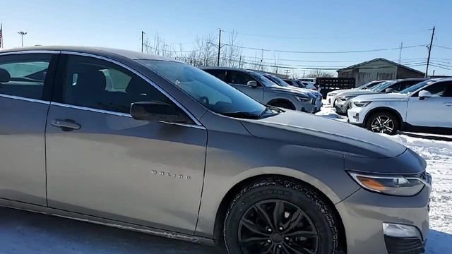 Used 2025 Chevrolet Malibu LT image 2