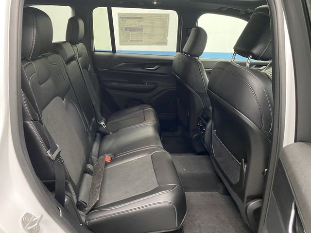 New 2025 Jeep Grand Cherokee Altitude image 34