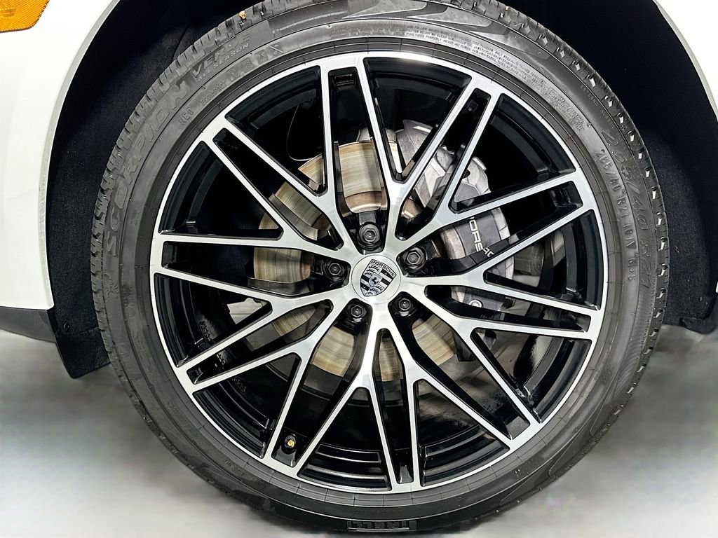 Used 2025 Porsche Macan image 34