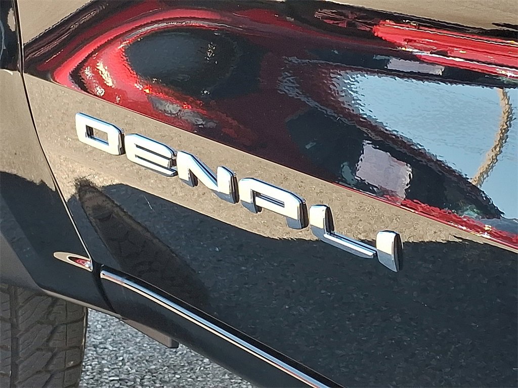 New 2026 GMC Canyon Denali w/ LPO, Denali Black Edition image 11