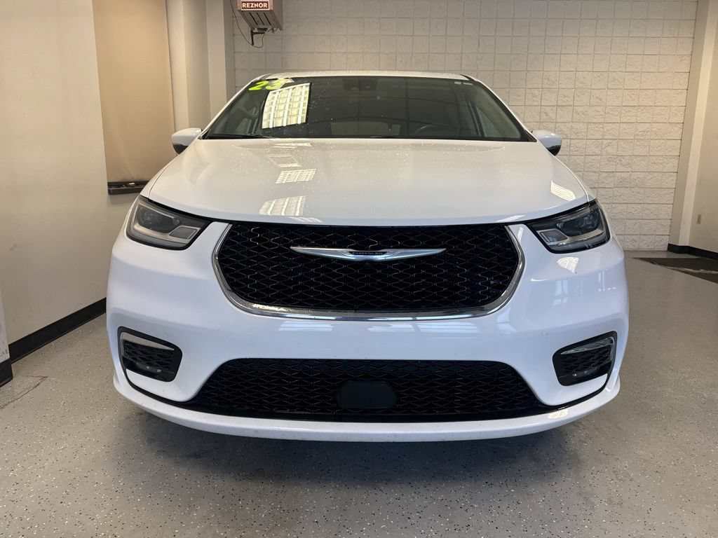 Used 2023 Chrysler Pacifica Touring-L FWD image 38
