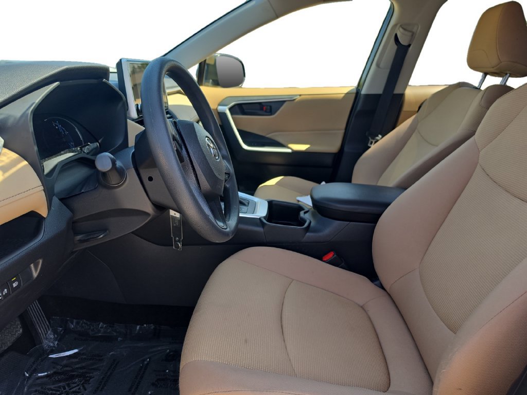 Used 2025 Toyota RAV4 LE AWD/4WD image 9