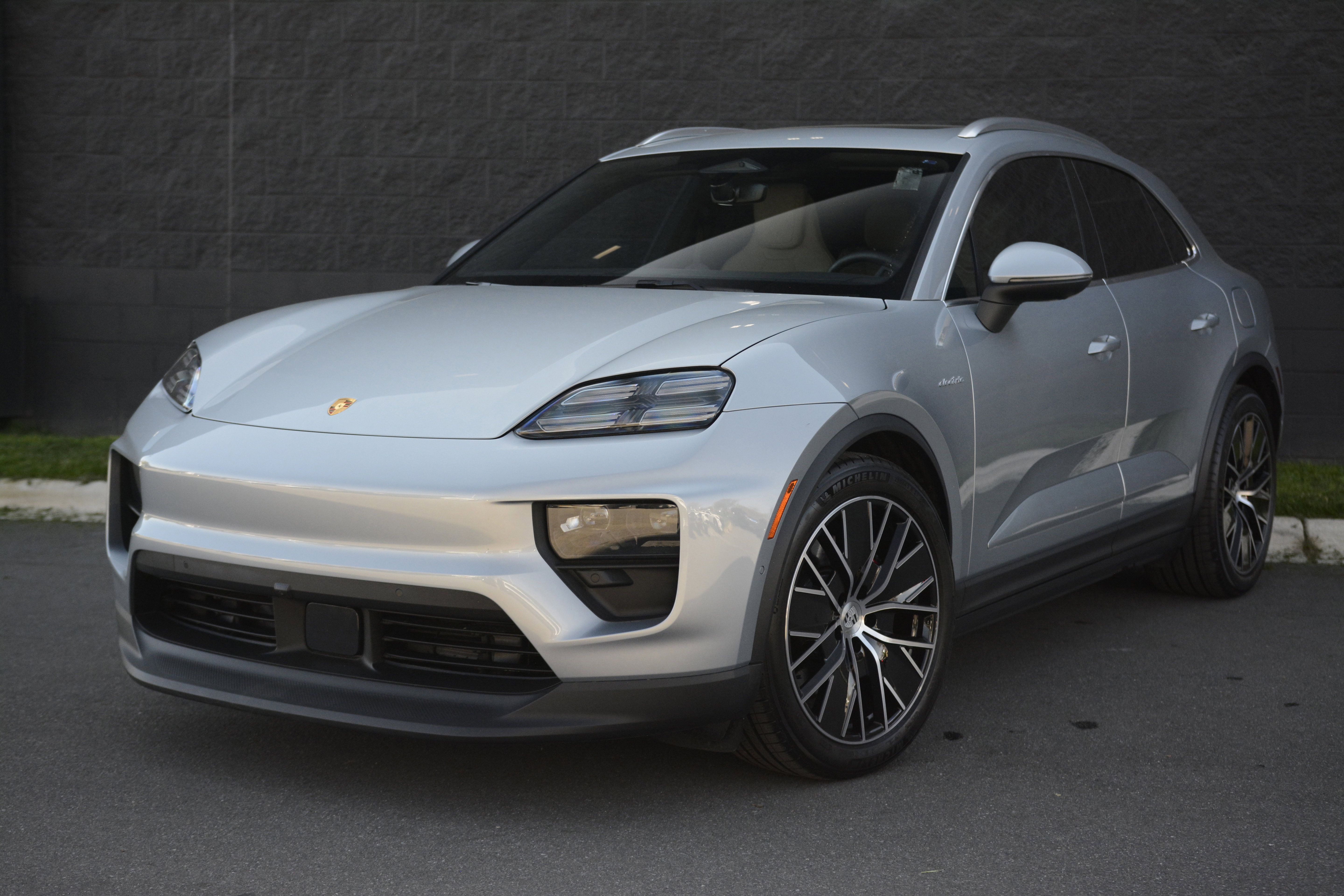 Certified 2025 Porsche Macan 4S Electric image 1
