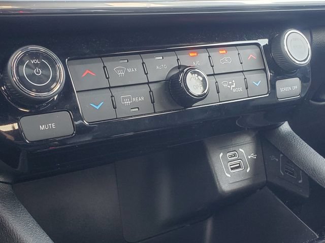 Used 2023 Jeep Compass Limited AWD/4WD image 19