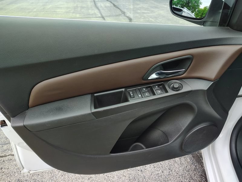 Used 2015 Chevrolet Cruze LT FWD image 14