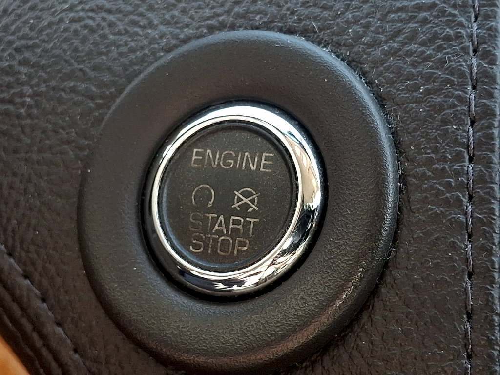 Used 2011 Lincoln MKX 2WD w/ 101A Rapid Spec Order Code image 21