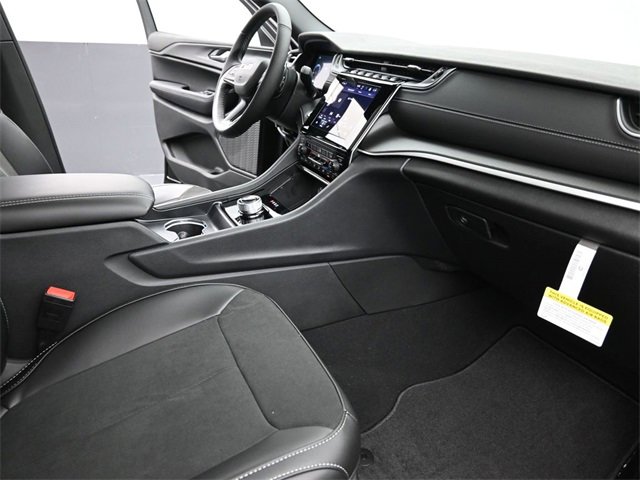 New 2025 Jeep Grand Cherokee Altitude image 19