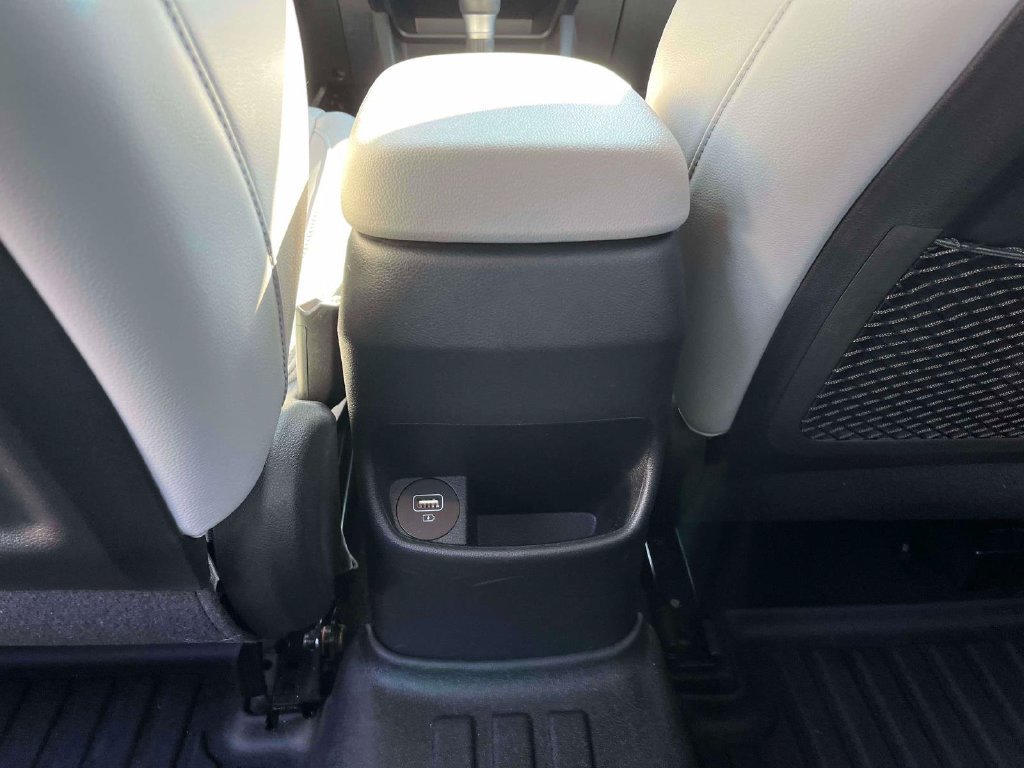 Used 2022 Hyundai Kona Limited AWD/4WD image 4