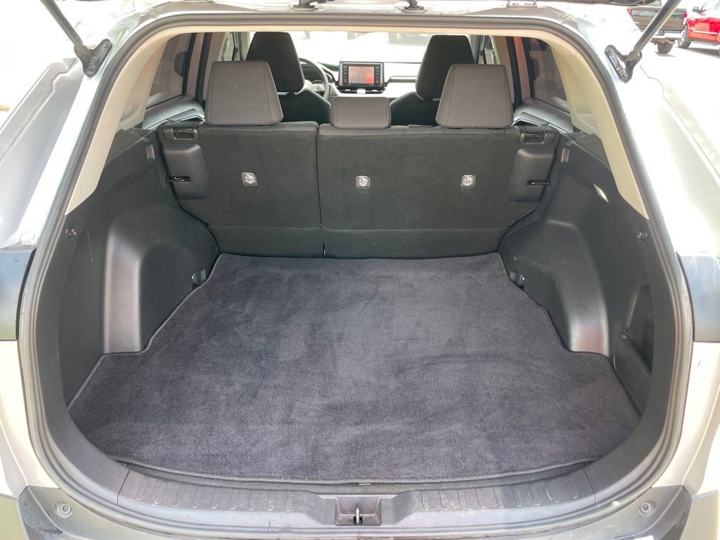 Used 2022 Toyota RAV4 LE FWD image 14