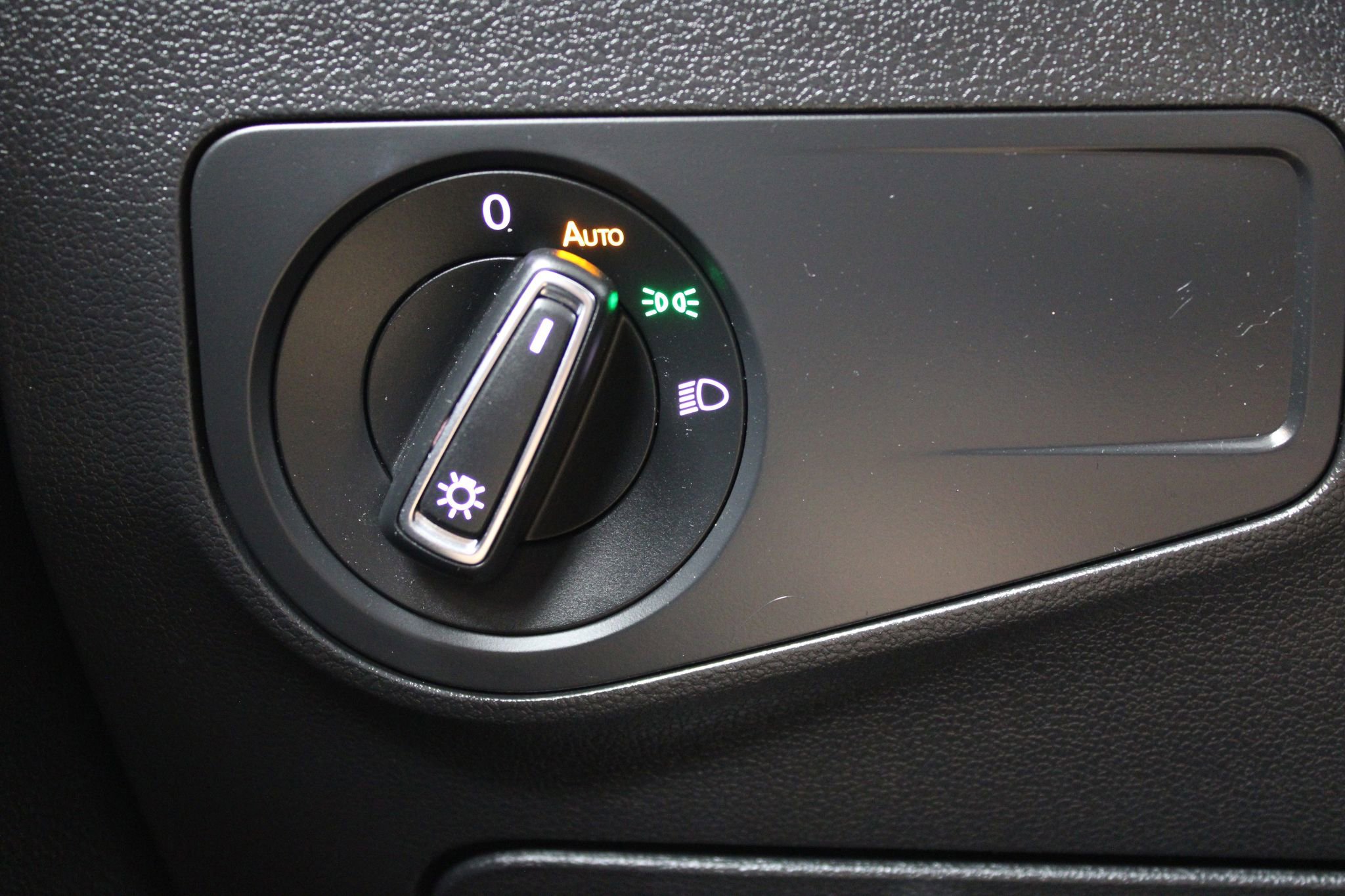 Used 2022 Volkswagen Tiguan SE R-Line image 38