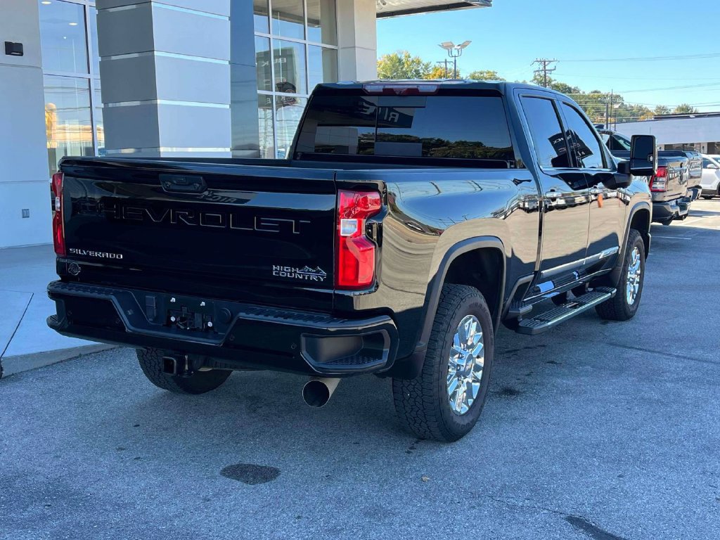 Certified 2024 Chevrolet Silverado 2500 High Country w/ High Country Premium Package AWD/4WD image 3
