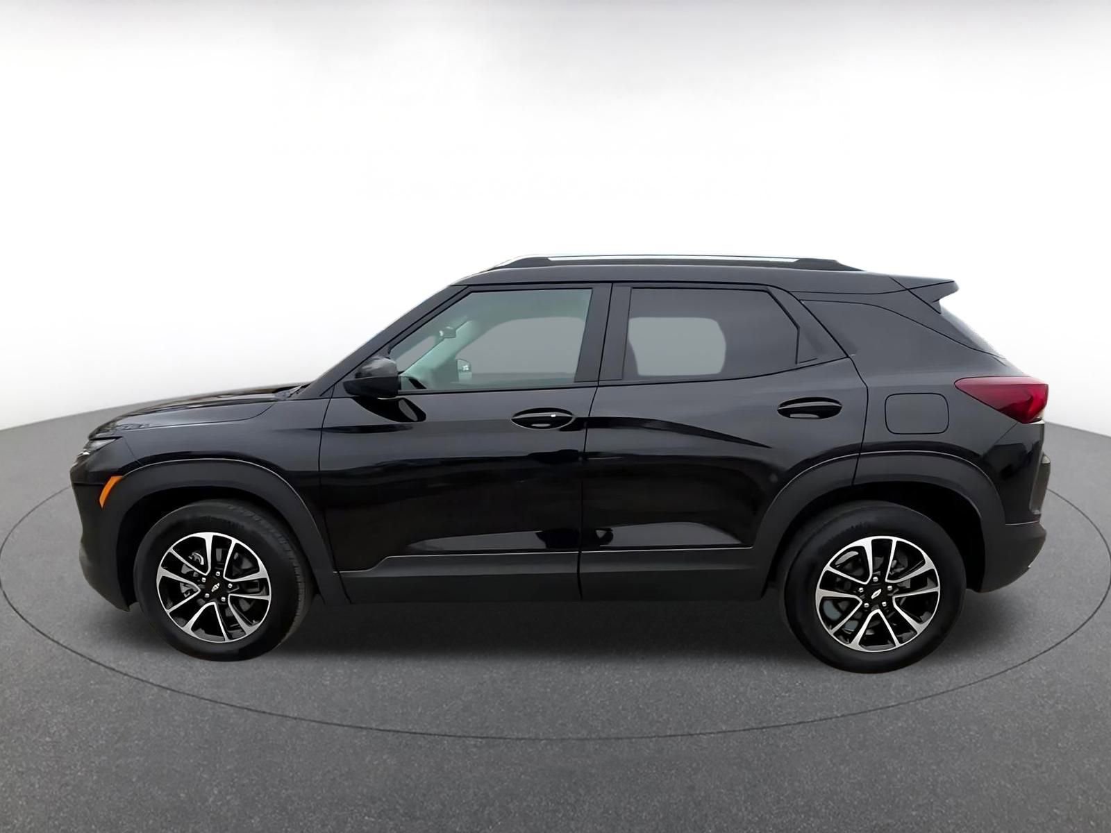 Used 2025 Chevrolet TrailBlazer LT FWD image 9