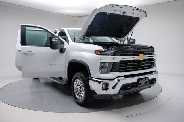 Used 2025 Chevrolet Silverado 2500 LT w/ Convenience Package AWD/4WD image 15