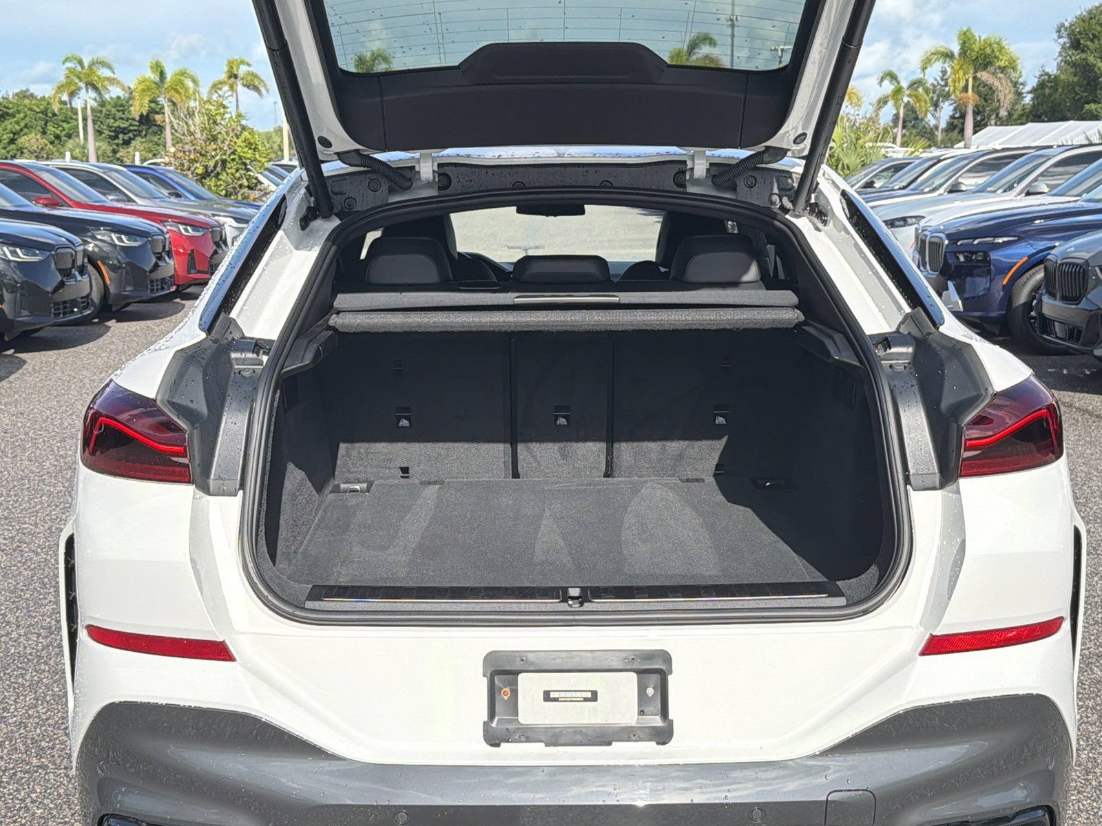 Used 2022 BMW X6 xDrive40i w/ M Sport Package AWD/4WD image 12