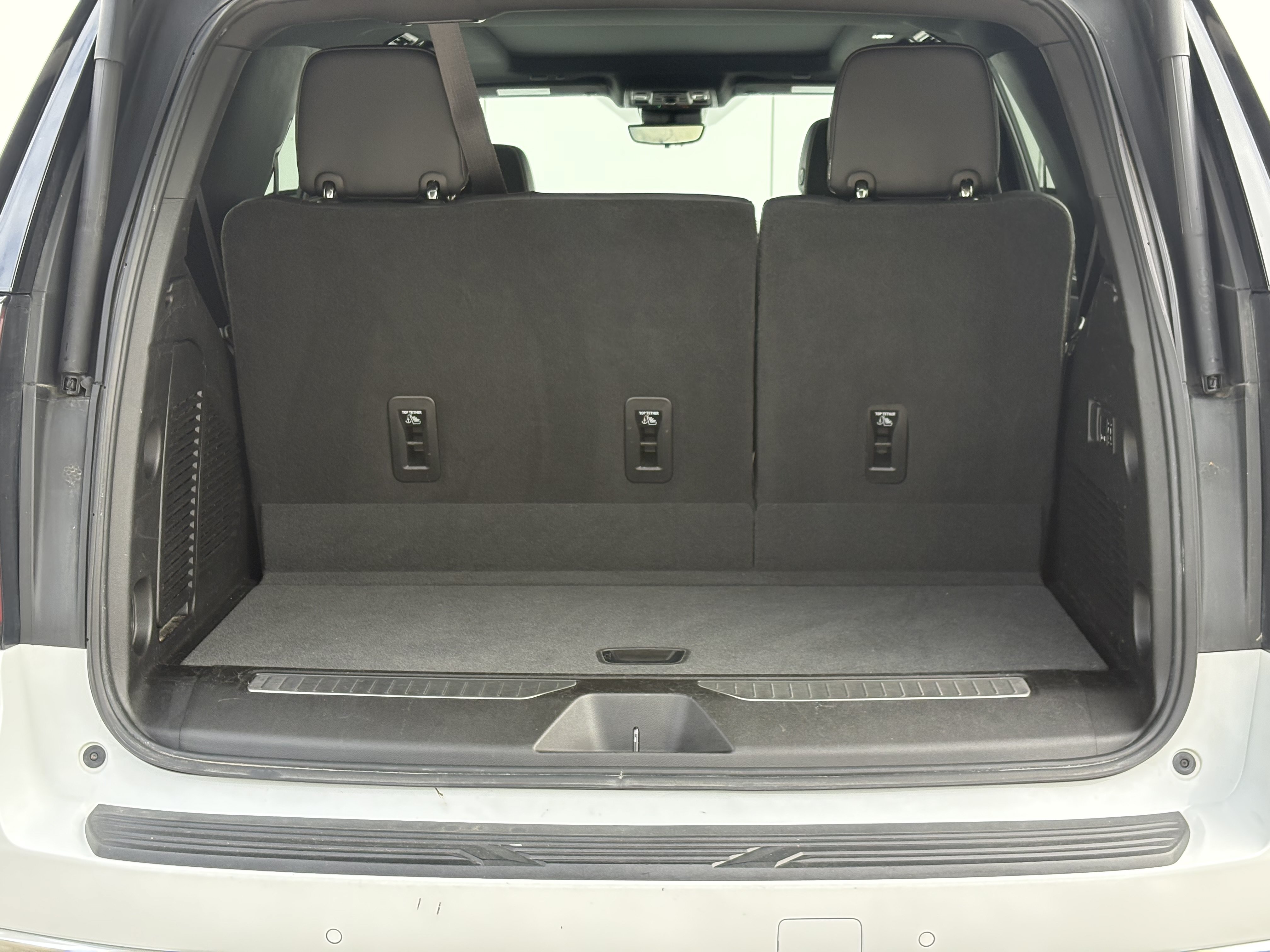 Used 2023 Chevrolet Tahoe Premier w/ Premium Package AWD/4WD image 9