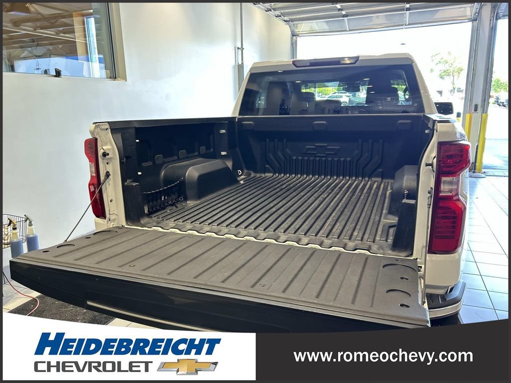 Certified 2024 Chevrolet Silverado 1500 LT AWD/4WD image 15