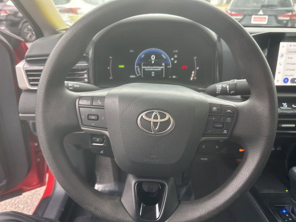 Used 2025 Toyota Camry LE image 5