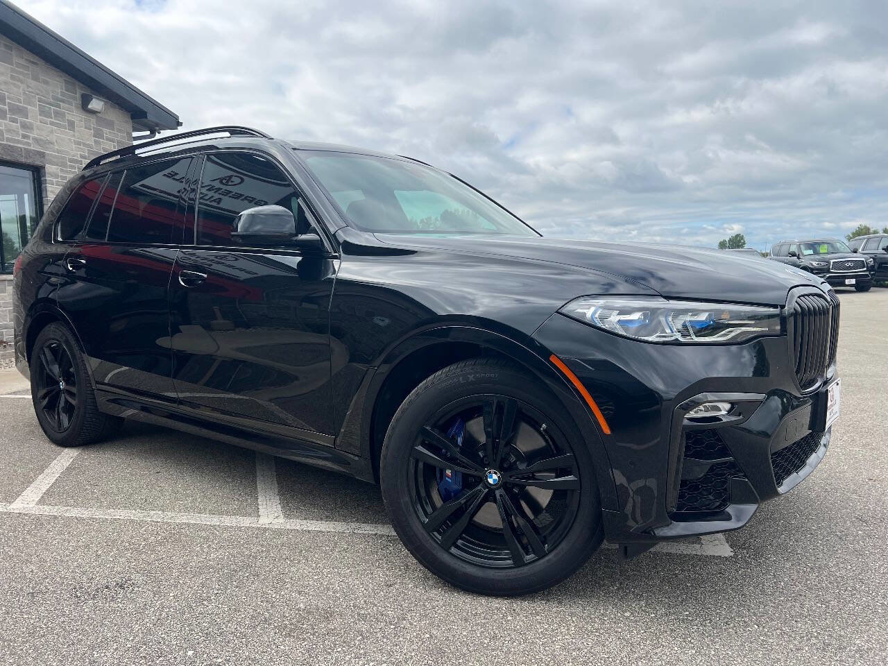 Used 2021 BMW X7 M50i w/ Executive Package image 3