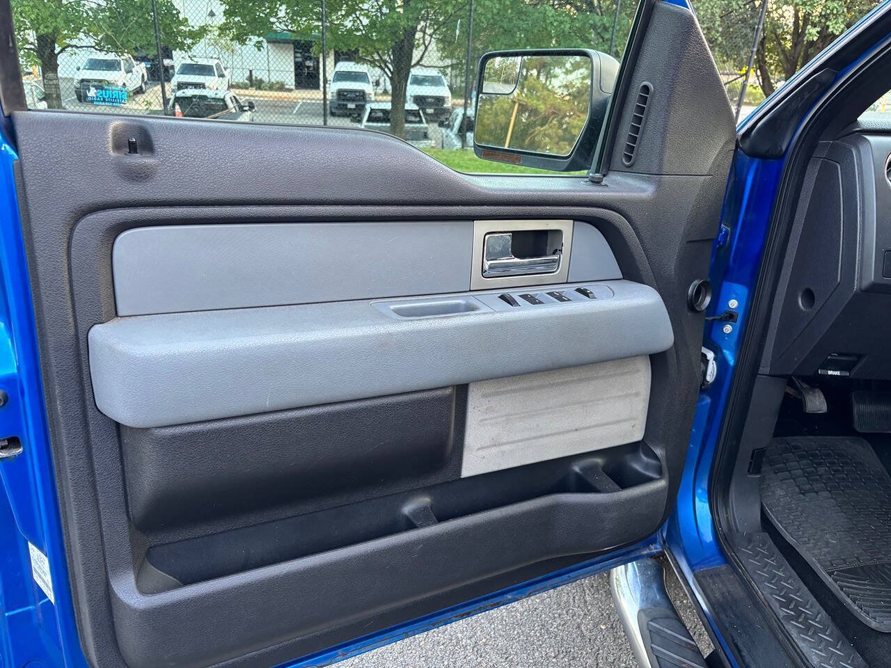 Used 2011 Ford F150 XLT w/ XLT Chrome Pkg RWD image 13